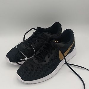 NWOT Nike Tanjun Sneakers